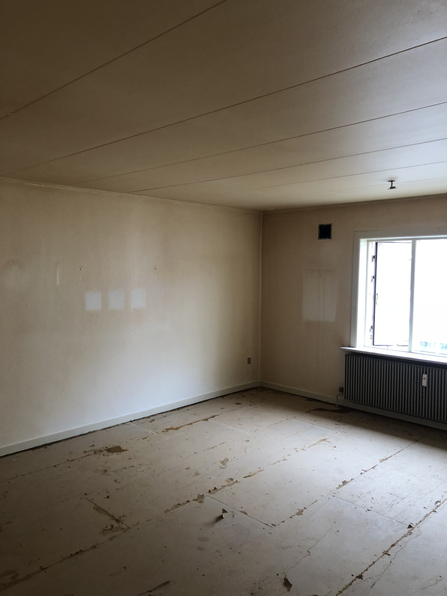 Rygelejlighed – nikotin på vægge og loft